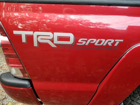 Used 2015 Toyota Tacoma Pickup 4D 6 ft image 16