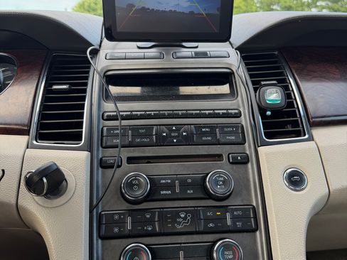 Used 2012 Ford Taurus SEL FWD image 14