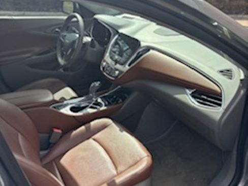 Used 2018 Chevrolet Malibu LT w/ Leather Package image 9