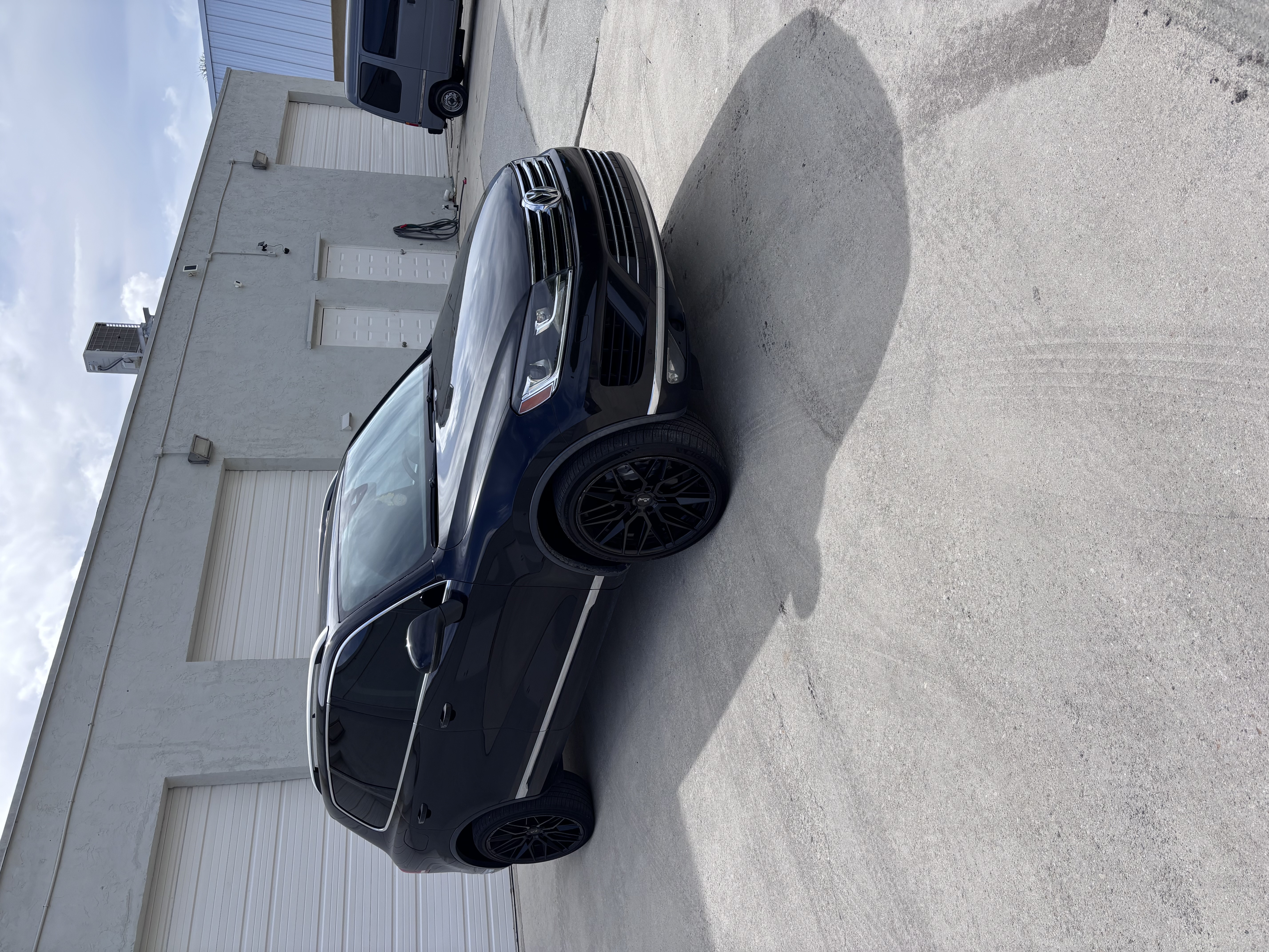 Used 2016 Volkswagen Touareg Sport AWD/4WD image 9
