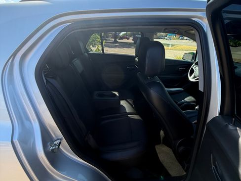 Used 2020 Chevrolet Trax LT w/ LT Convenience Package FWD image 10
