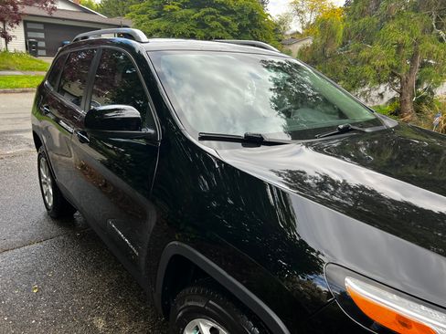 Used 2018 Jeep Cherokee Latitude Plus AWD/4WD image 15