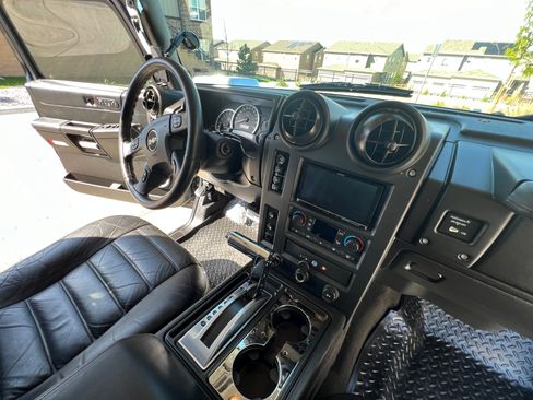 Used 2005 HUMMER H2 Luxury w/ Preferred Equipment Group image 16