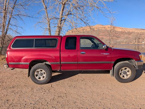 Used 1997 Toyota T100 DX image 10