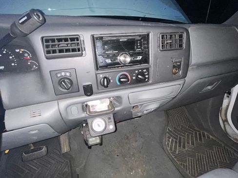 Used 2004 Ford F250 XLT image 8