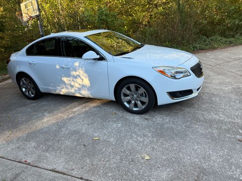 Used 2016 Buick Regal image 10