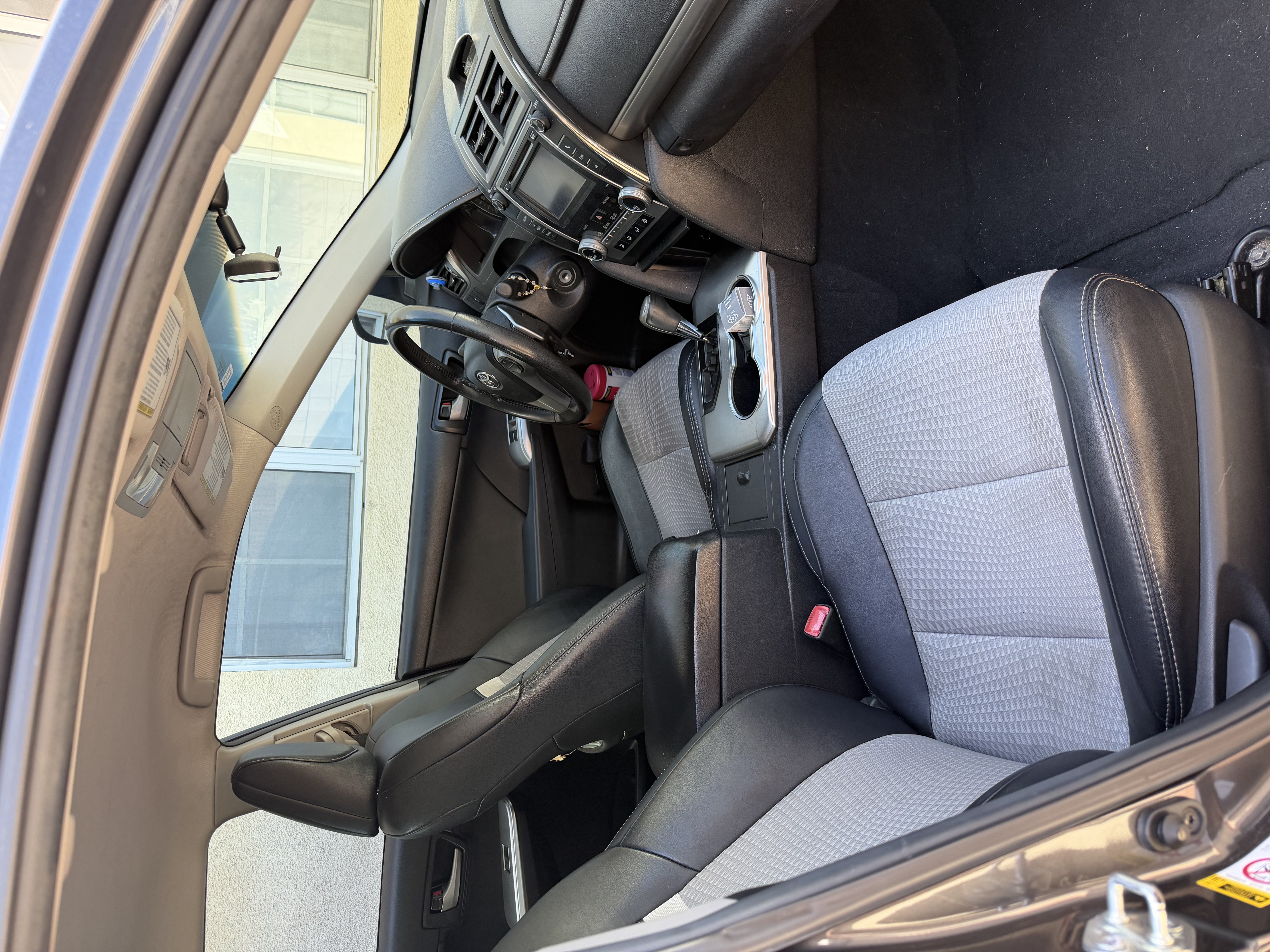 Used 2013 Toyota Camry SE FWD image 6
