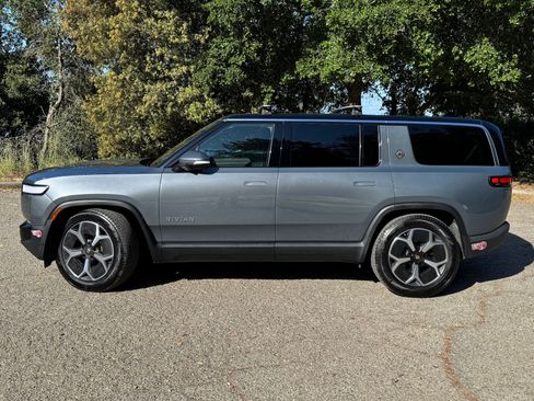 Used 2023 Rivian R1S Adventure image 6