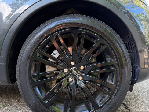 Used 2019 Land Rover Discovery HSE AWD/4WD image 11