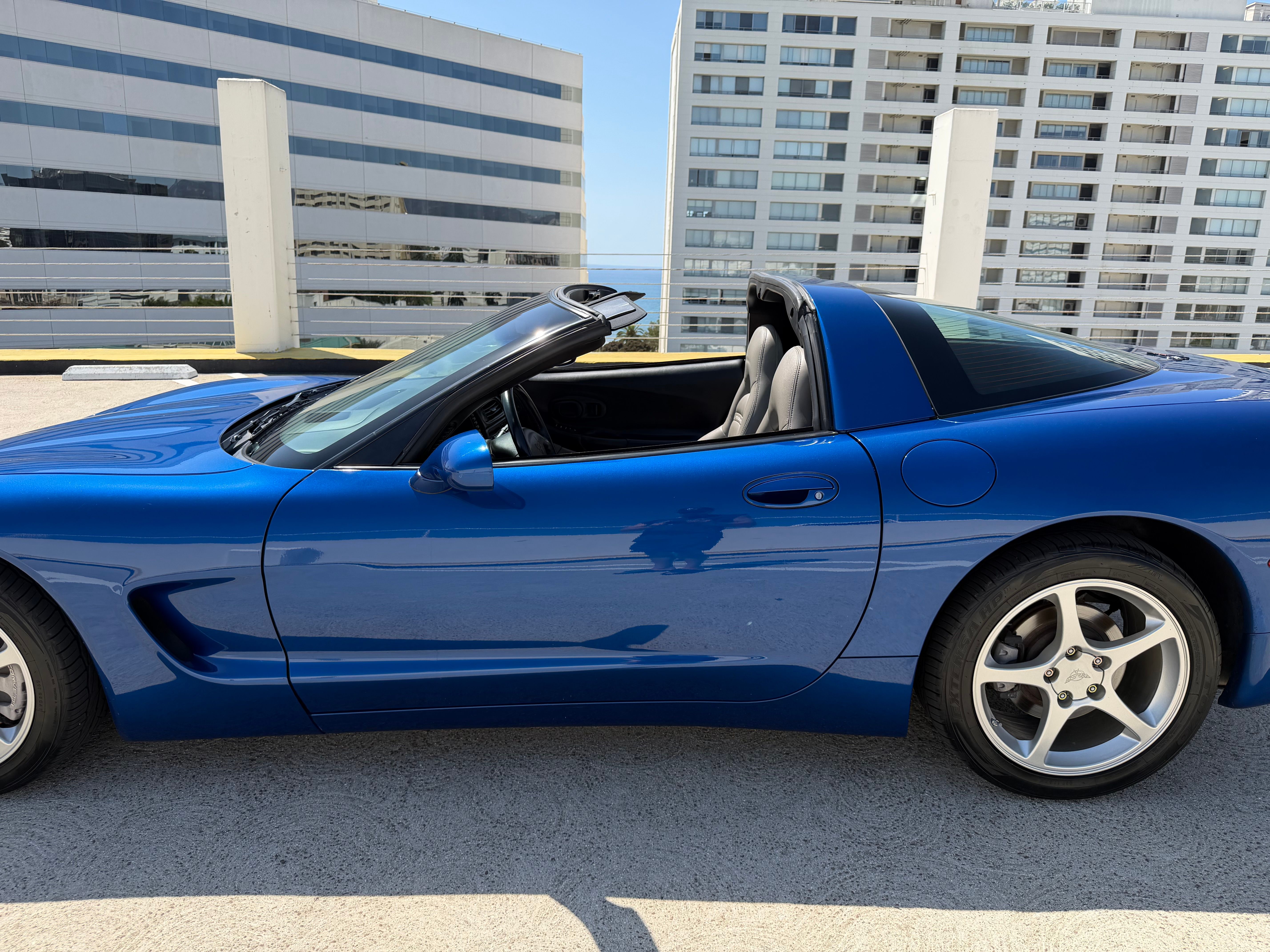 Used 2002 Chevrolet Corvette Coupe w/ Preferred Equipment Group2 RWD image 2