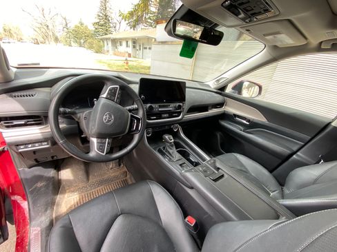 Used 2025 Toyota Grand Highlander AWD Hybrid image 14