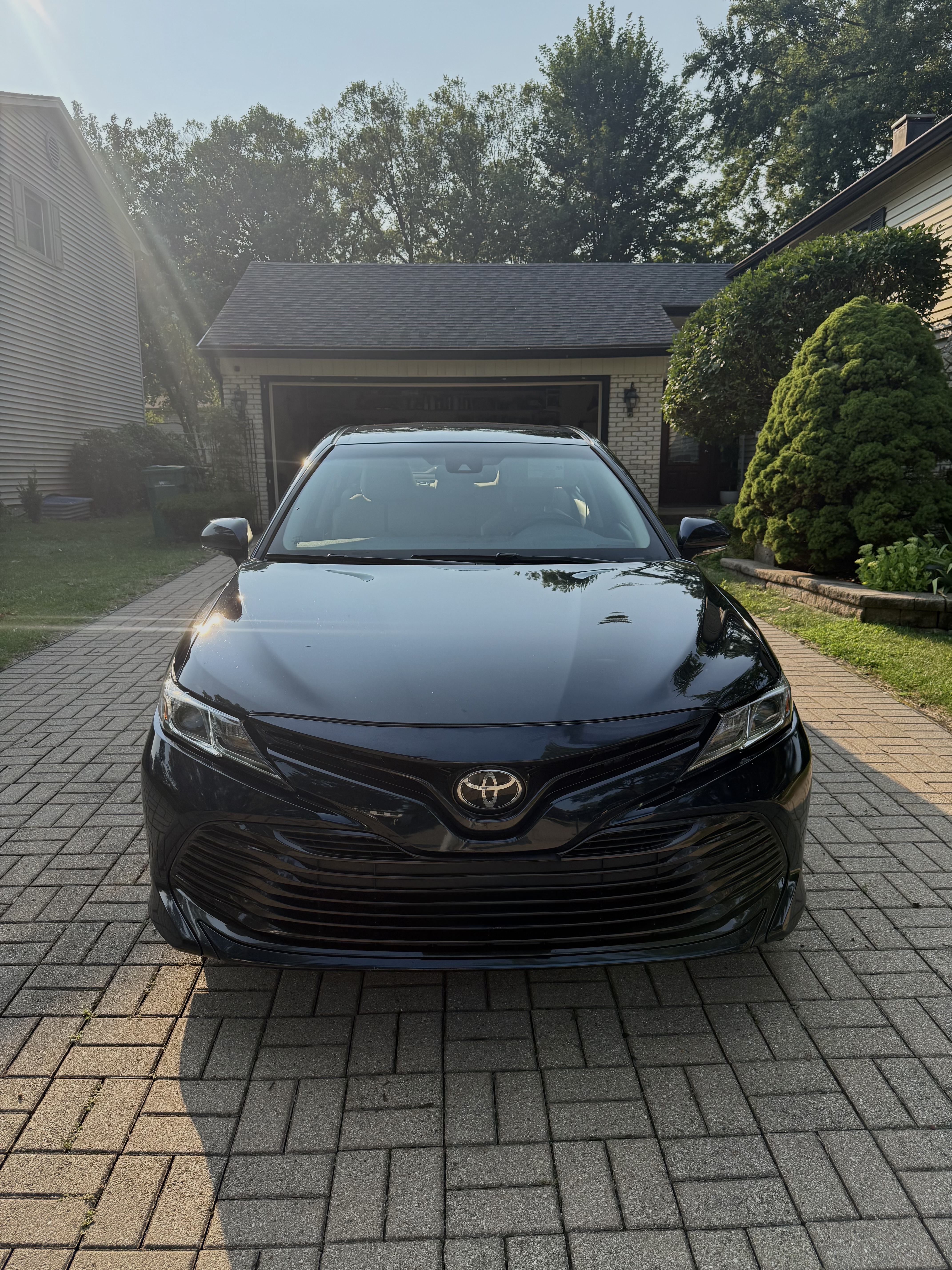 Used 2018 Toyota Camry LE w/ Convenience Package FWD image 2