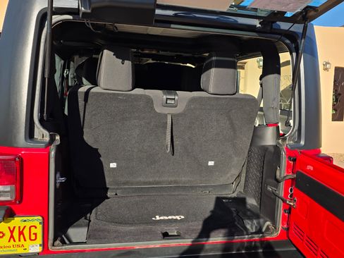 Used 2015 Jeep Wrangler Rubicon w/ Power Convenience Group image 6