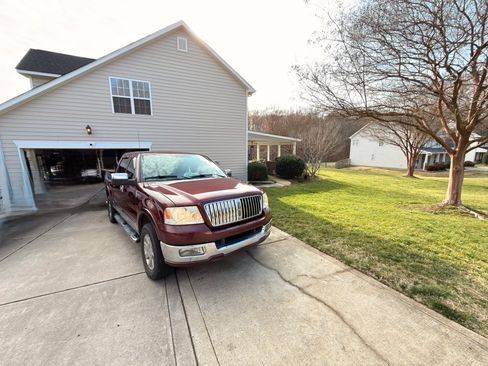Used 2006 Lincoln Mark LT 4x4 image 2