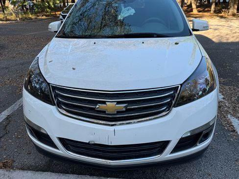 Used 2014 Chevrolet Traverse LT image 9
