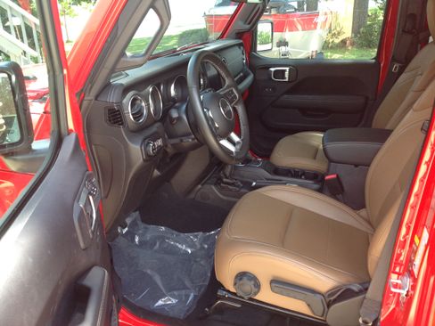 Used 2022 Jeep Gladiator Overland w/ Popular Equipment Package image 16