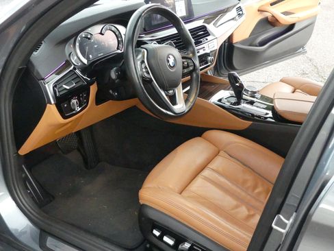 Used 2018 BMW 540i image 13
