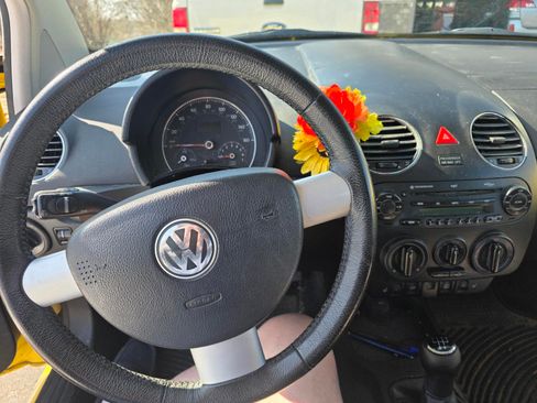 Used 2006 Volkswagen Beetle Coupe w/ Package 2 image 6