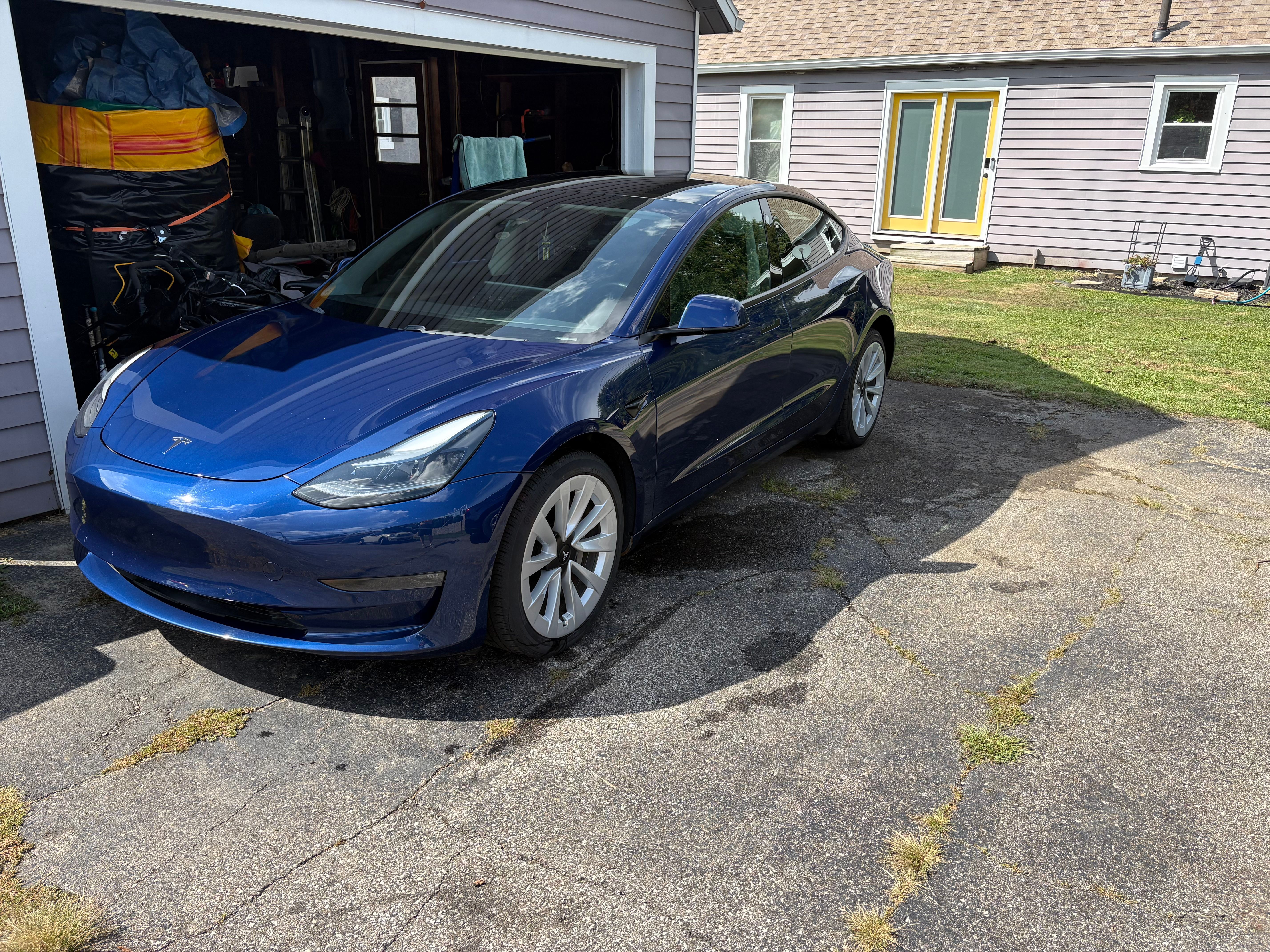 Used 2021 Tesla Model 3 Standard Range Plus RWD image 1
