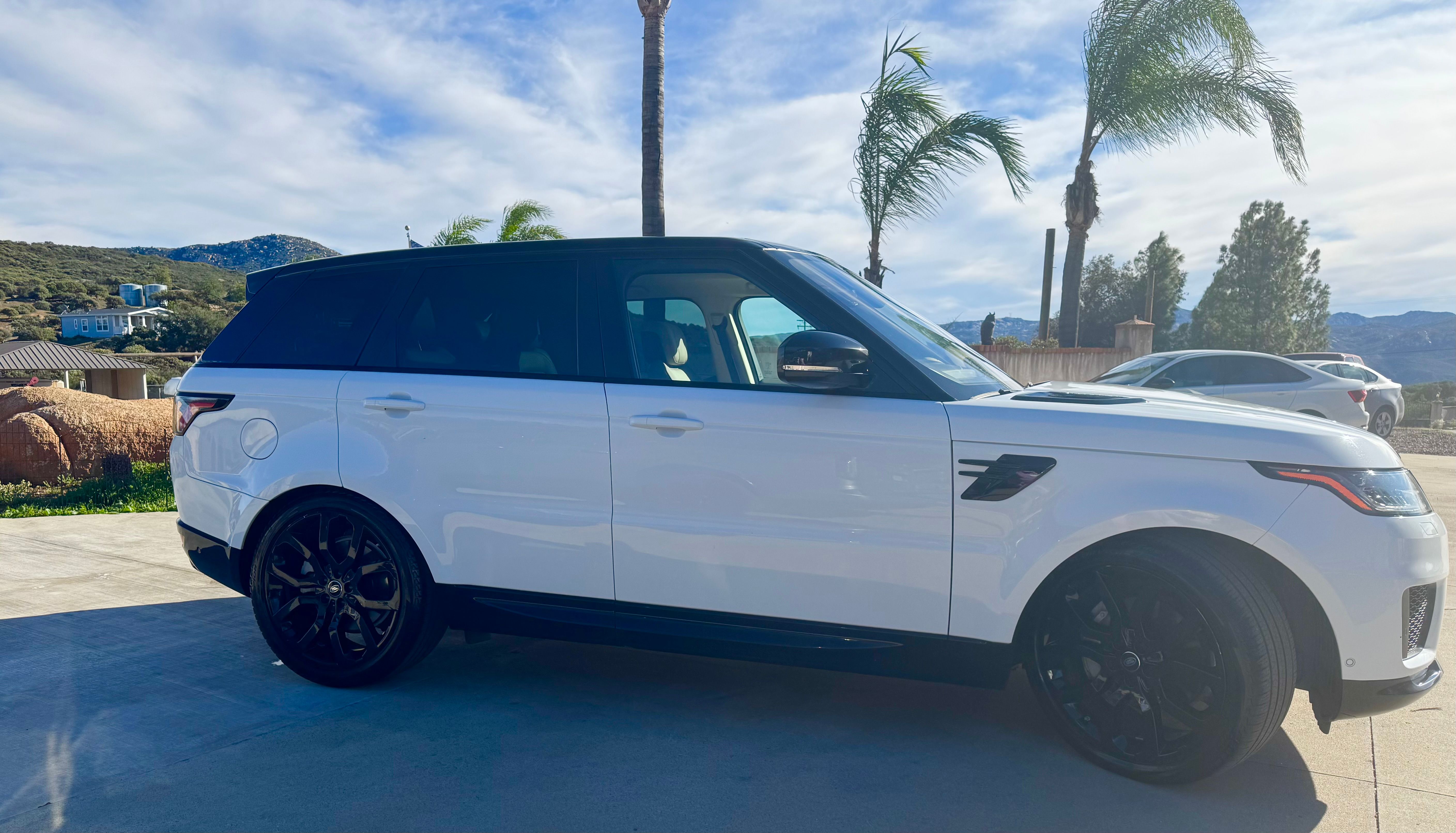 Used 2020 Land Rover Range Rover Sport HSE AWD/4WD image 2