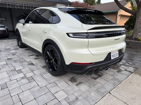 Used 2024 Porsche Cayenne Turbo GT image 5