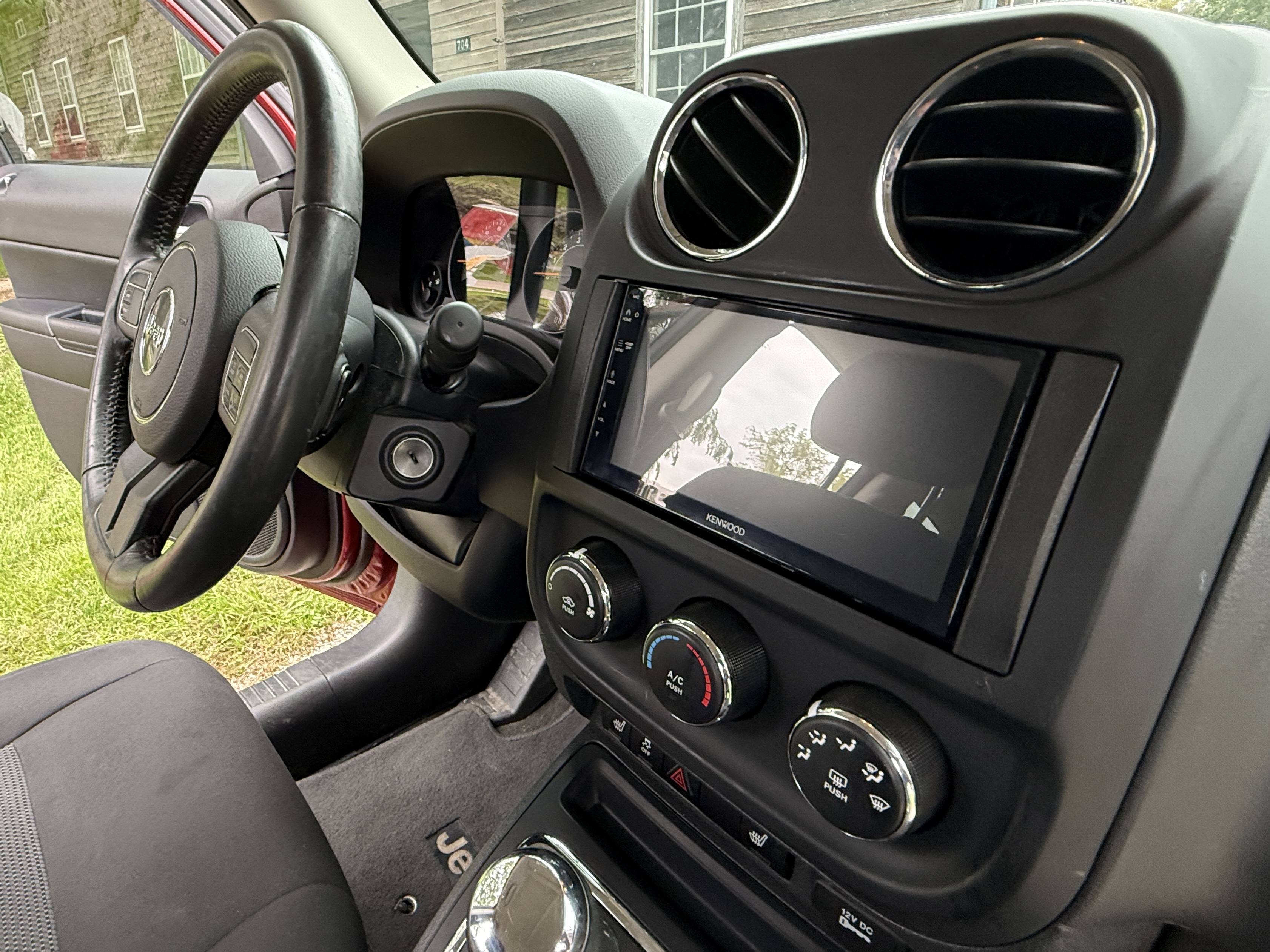 Used 2016 Jeep Patriot Latitude AWD/4WD image 17