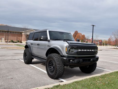 Used 2022 Ford Bronco Badlands image 16