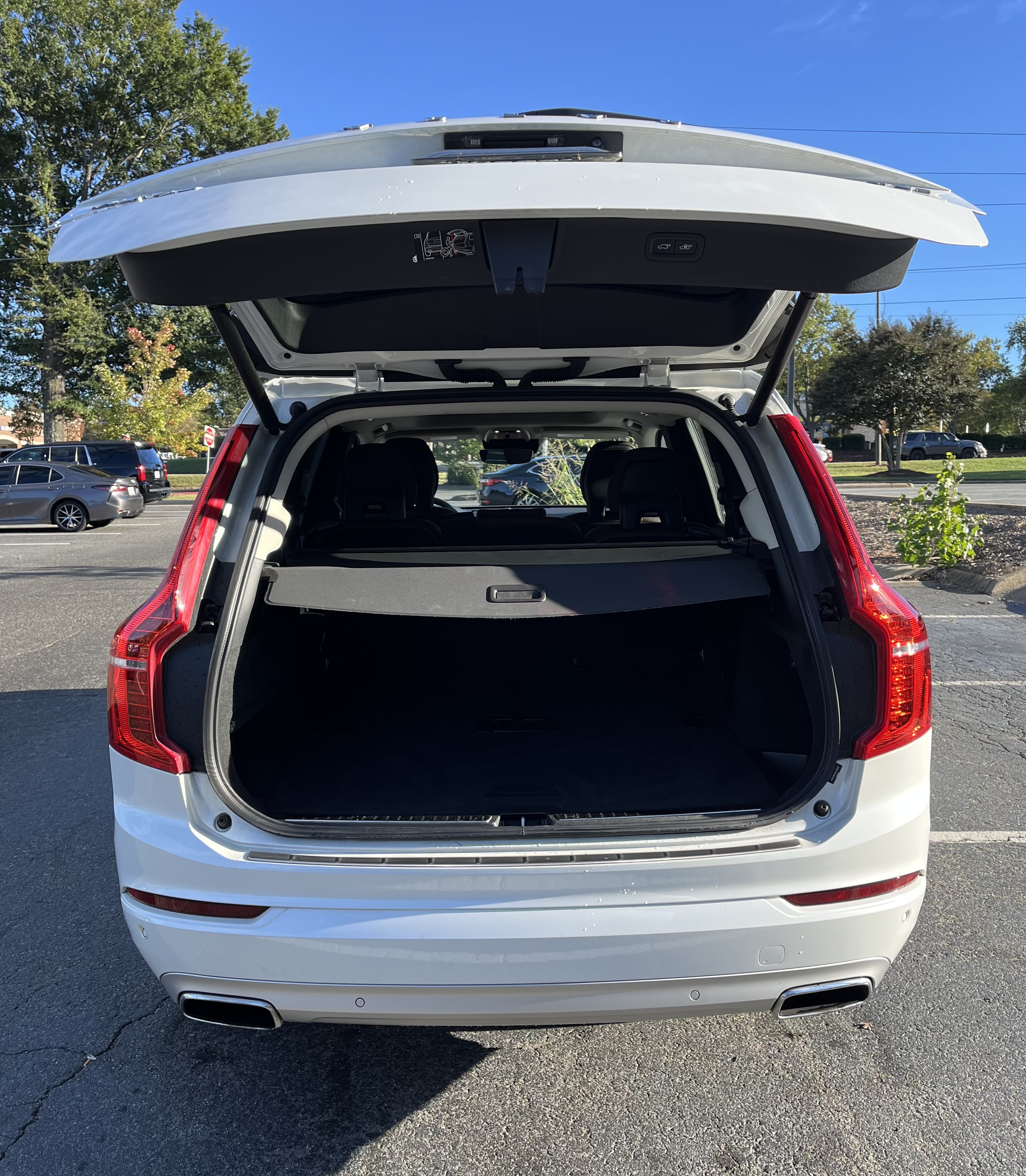Used 2019 Volvo XC90 T6 Momentum w/ Protection Package Premier AWD/4WD image 9