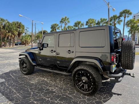 Used 2013 Jeep Wrangler Unlimited Sahara w/ Connectivity Group image 9