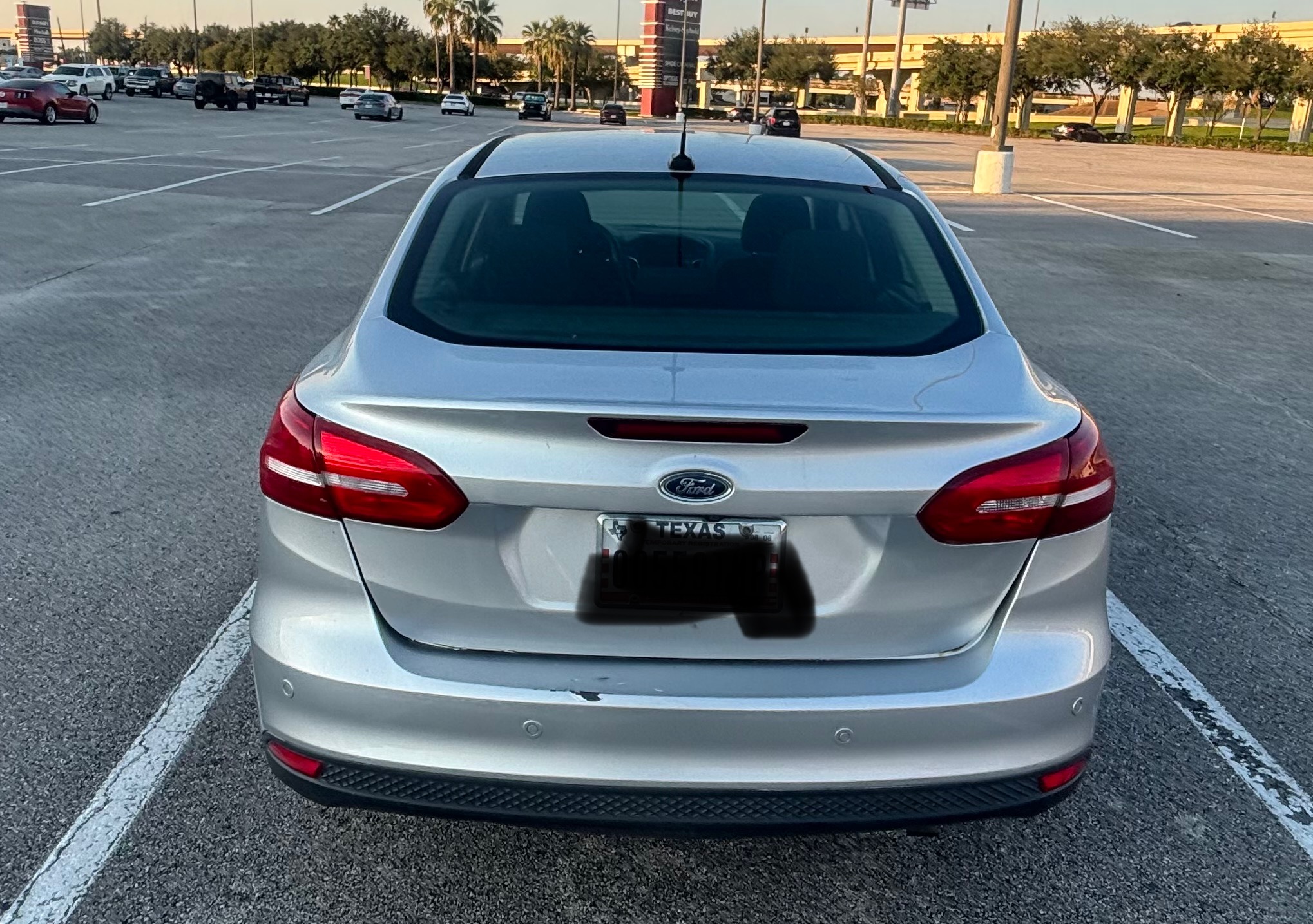 Used 2016 Ford Focus SE FWD image 4
