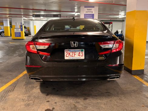 Used 2018 Honda Accord Touring image 4