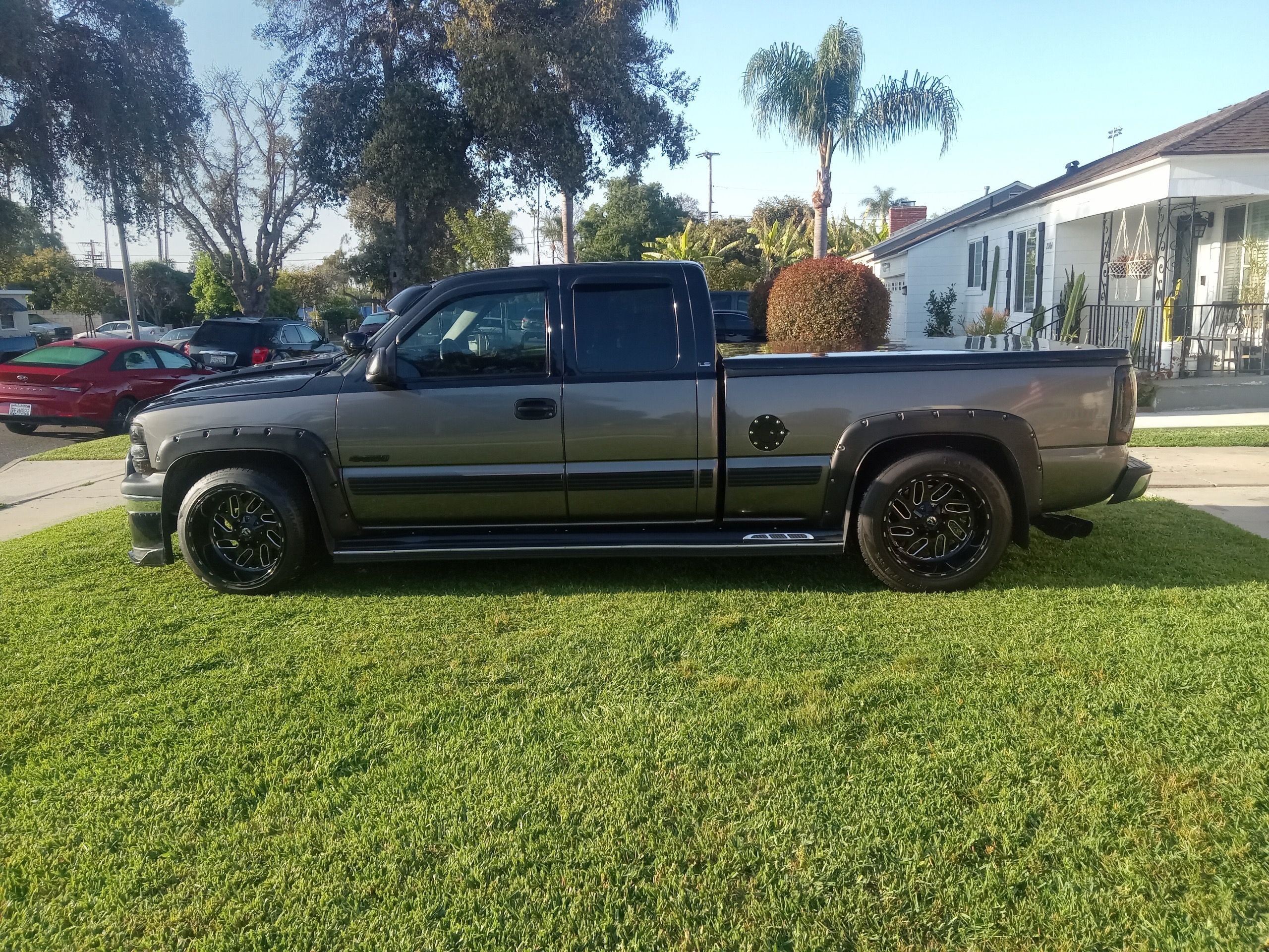 Used 2001 Chevrolet Silverado 1500 LS RWD image 1