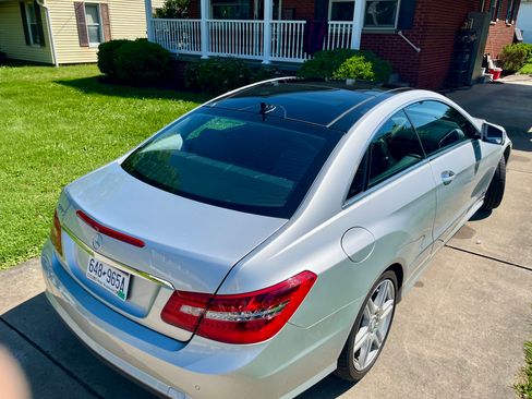 Used 2010 Mercedes-Benz E 550 Coupe image 15