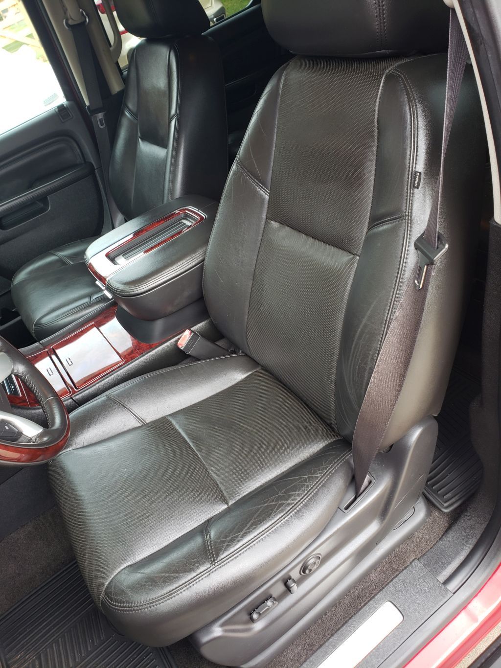 Used 2013 Cadillac Escalade Premium AWD/4WD image 10