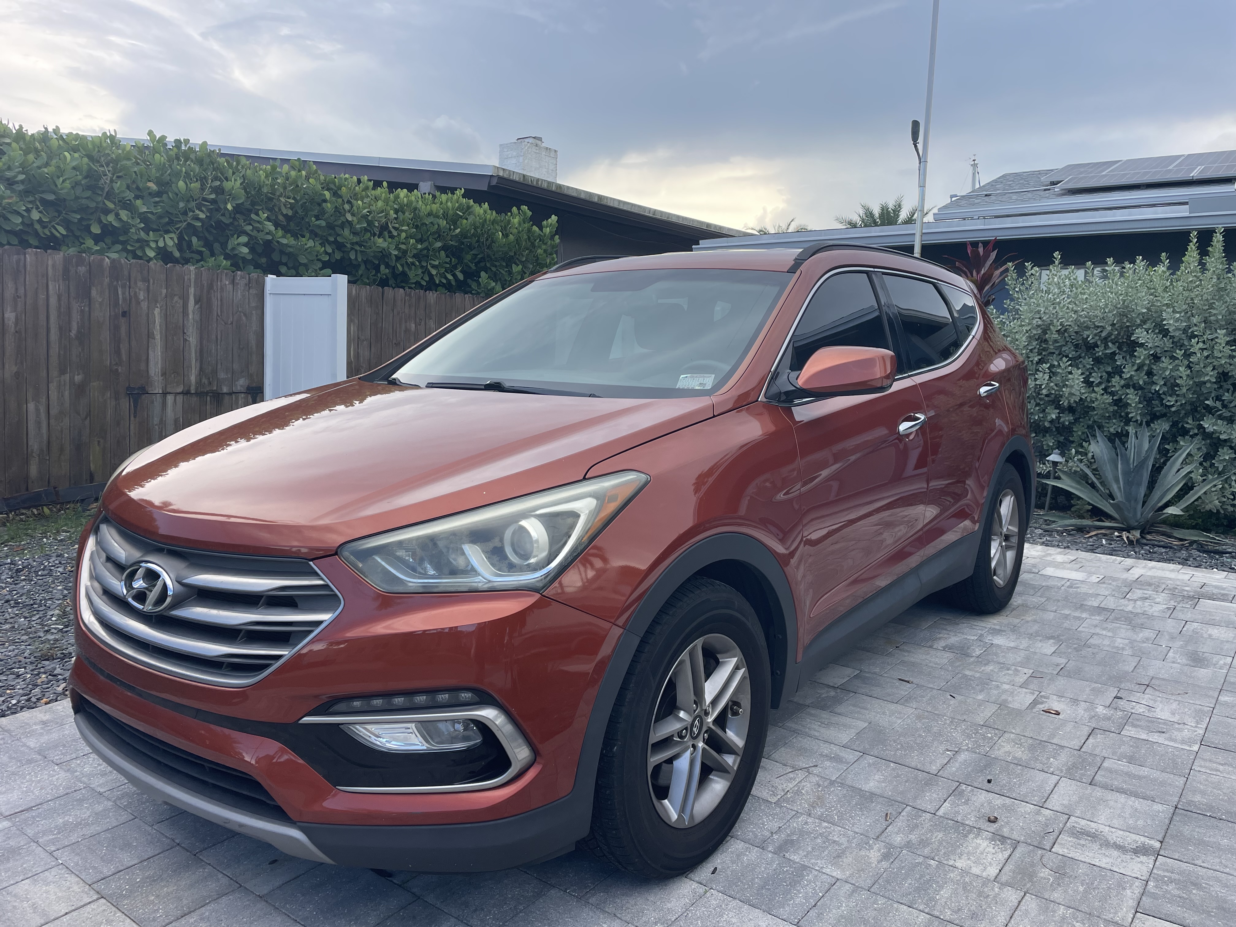 Used 2017 Hyundai Santa Fe Sport FWD image 2