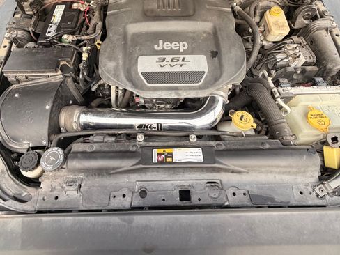 Used 2013 Jeep Wrangler Unlimited Rubicon image 13