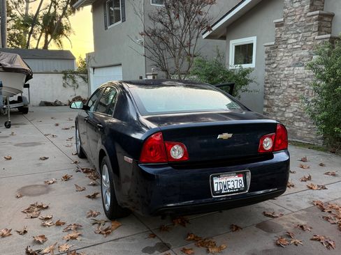 Used 2010 Chevrolet Malibu LS image 2