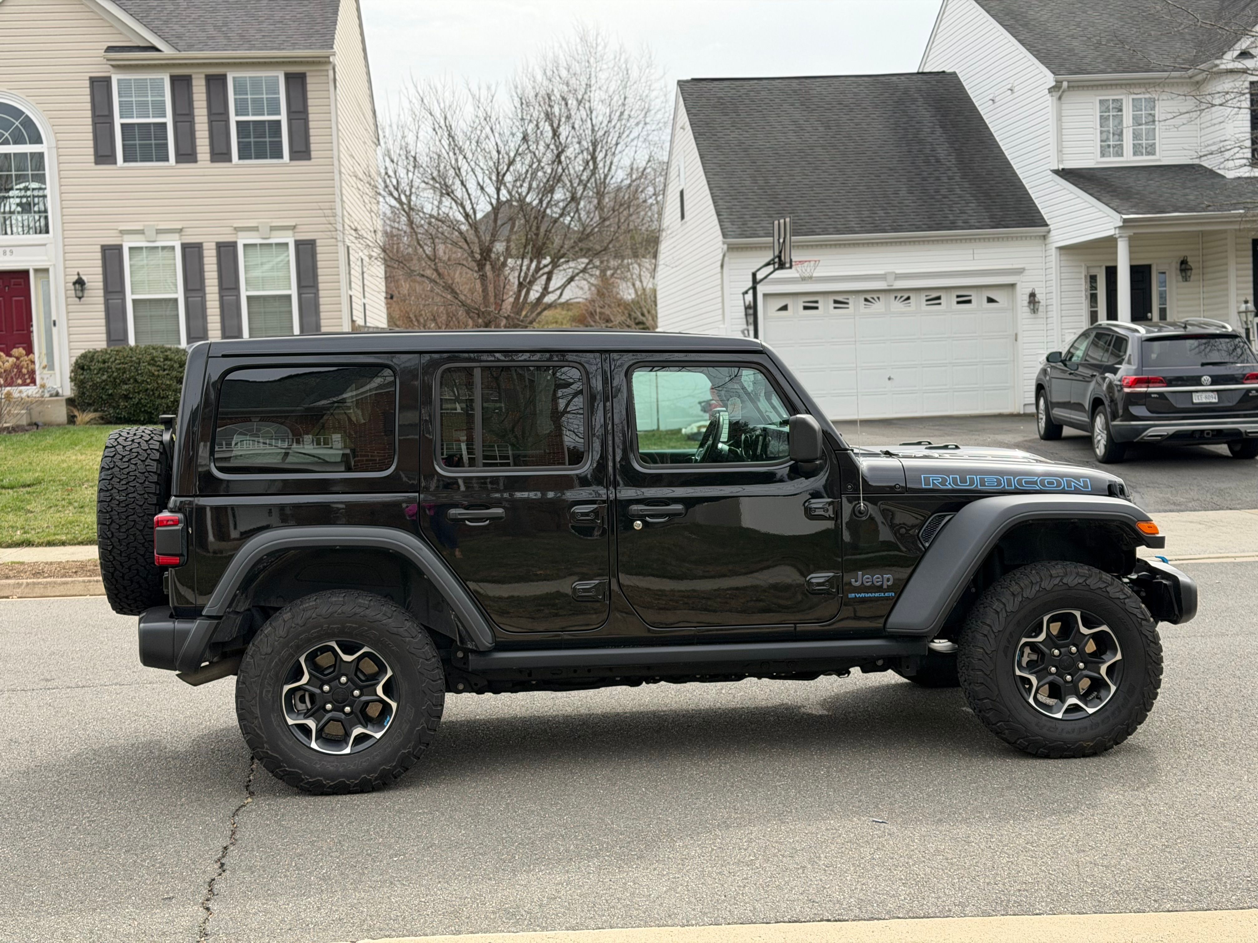 Used 2023 Jeep Wrangler Unlimited Rubicon 4xe w/ Cold Weather Group AWD/4WD image 5