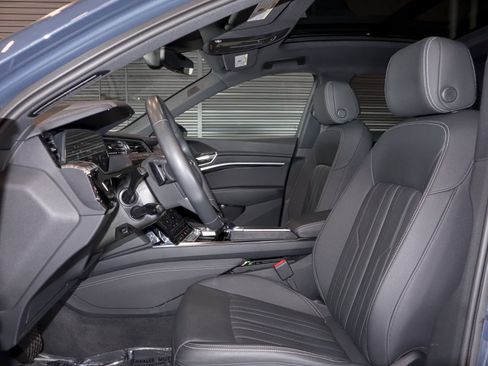 Used 2024 Audi Q8 e-tron Premium Plus w/ Premium Plus Package image 4