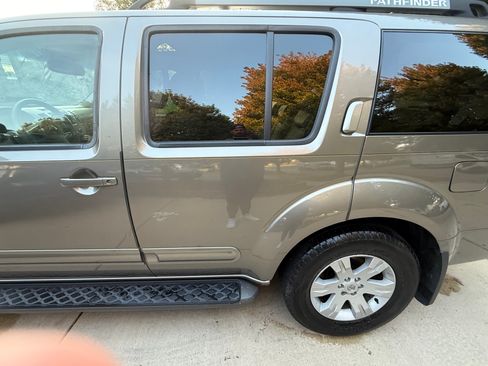 Used 2006 Nissan Pathfinder LE image 9