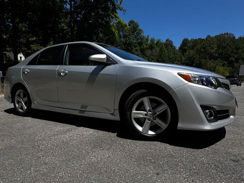 Used 2012 Toyota Camry SE FWD image 9