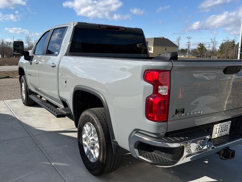 Used 2024 Chevrolet Silverado 2500 LT image 4