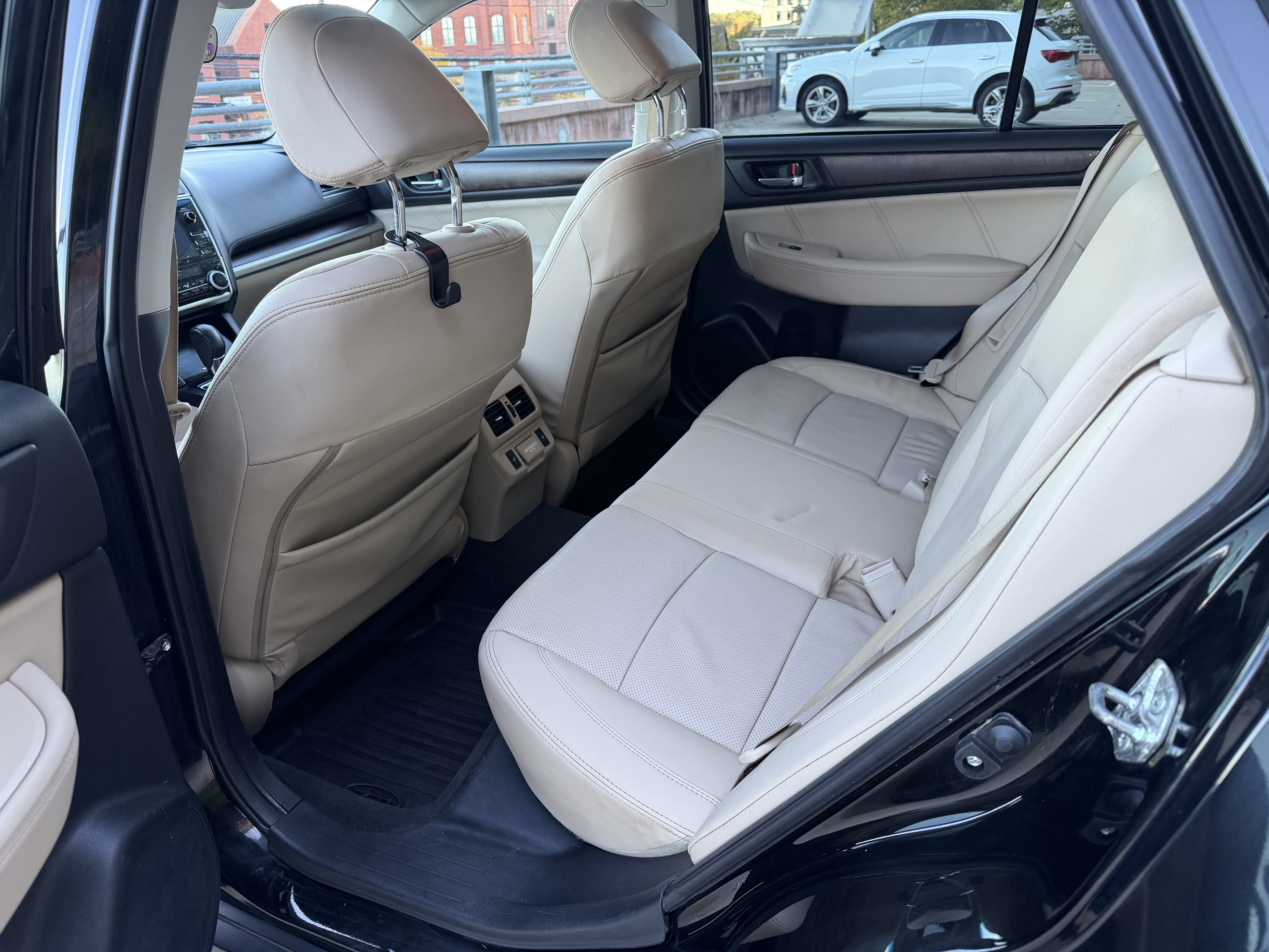 Used 2018 Subaru Outback 3.6R Limited AWD/4WD image 23