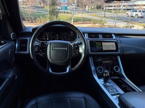 Used 2018 Land Rover Range Rover Sport HSE image 9