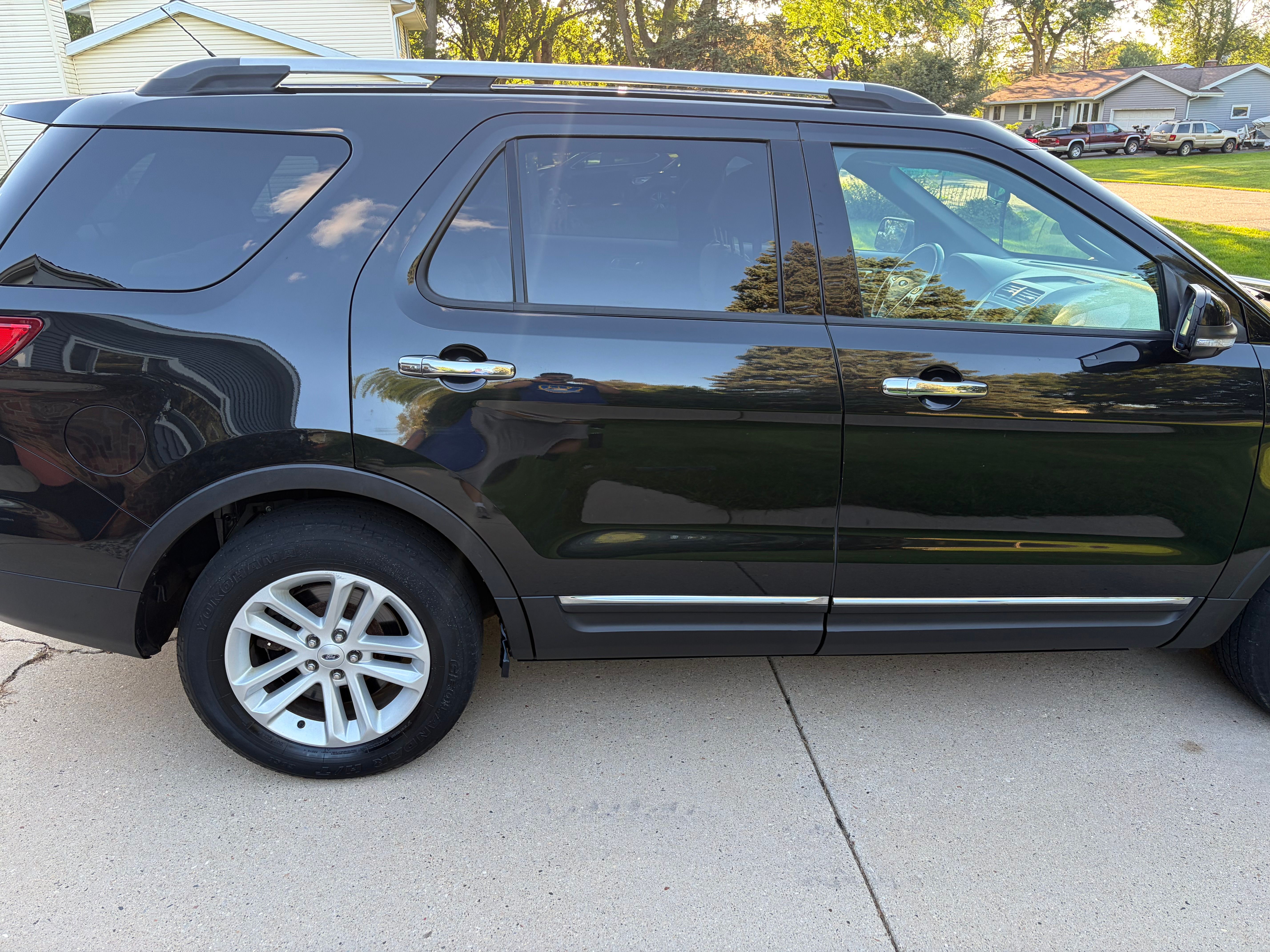 Used 2014 Ford Explorer XLT FWD image 17