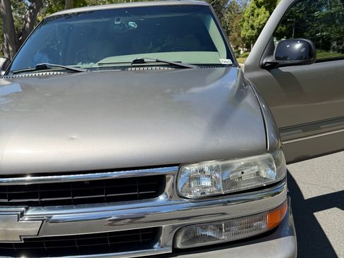 Used 2002 Chevrolet Tahoe LT RWD image 1