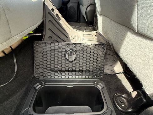 Used 2017 RAM 2500 Tradesman w/ Chrome Appearance Group image 9