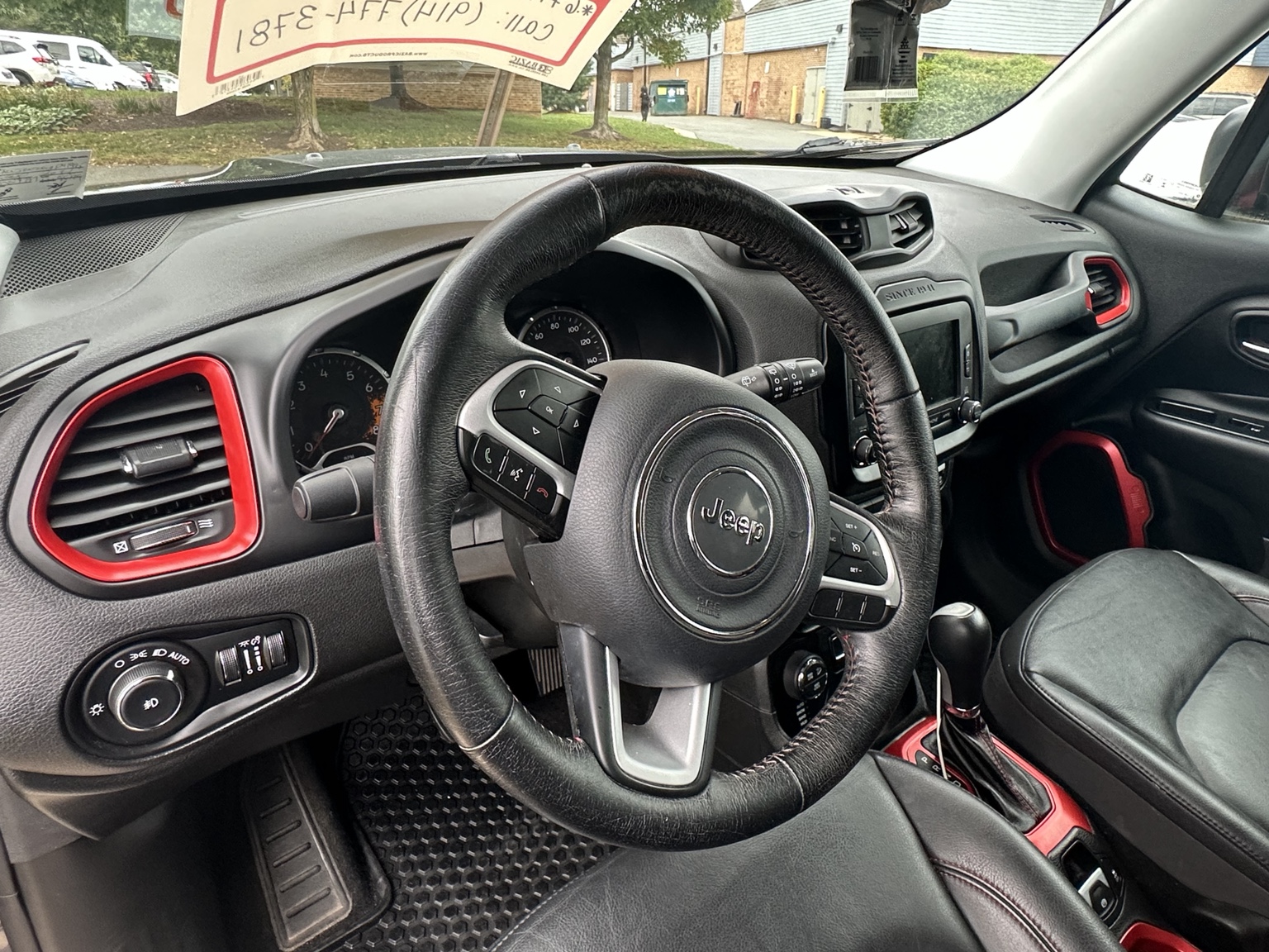 Used 2016 Jeep Renegade Trailhawk w/ Premium Trailhawk Package AWD/4WD image 9