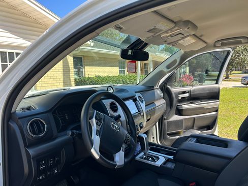 Used 2020 Toyota Tundra SR5 w/ SR5 Upgrade Package image 5