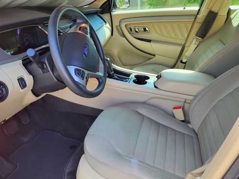 Used 2016 Ford Taurus SE image 8